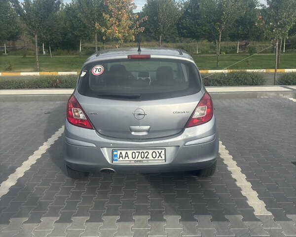 Сірий Опель Корса, об'ємом двигуна 1.23 л та пробігом 180 тис. км за 4200 $, фото 2 на Automoto.ua