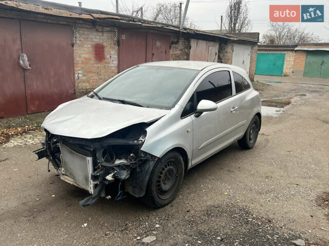 Сірий Опель Корса, об'ємом двигуна 1.2 л та пробігом 200 тис. км за 2300 $, фото 2 на Automoto.ua