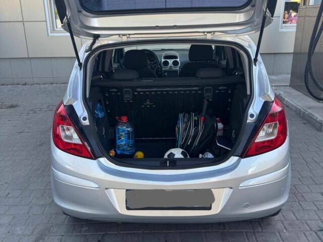 Серый Опель Корса, объемом двигателя 1 л и пробегом 303 тыс. км за 4100 $, фото 3 на Automoto.ua