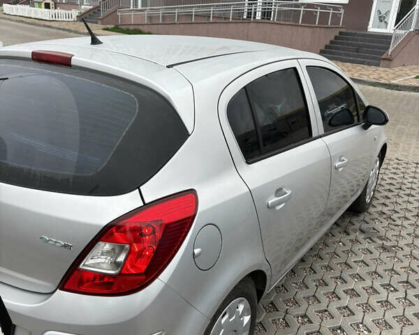 Серый Опель Корса, объемом двигателя 1.25 л и пробегом 215 тыс. км за 5000 $, фото 5 на Automoto.ua