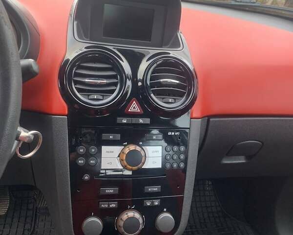 Серый Опель Корса, объемом двигателя 1 л и пробегом 130 тыс. км за 4200 $, фото 3 на Automoto.ua