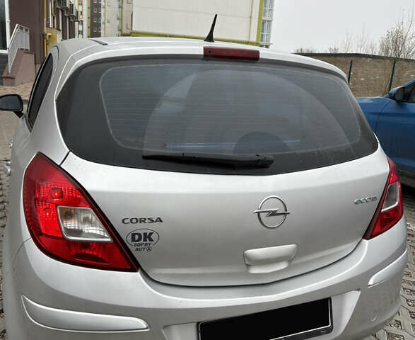 Серый Опель Корса, объемом двигателя 1.25 л и пробегом 215 тыс. км за 5000 $, фото 3 на Automoto.ua