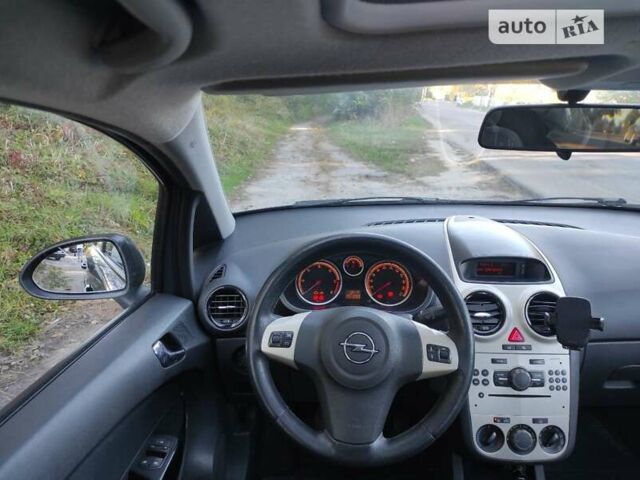 Серый Опель Корса, объемом двигателя 1.25 л и пробегом 201 тыс. км за 3900 $, фото 9 на Automoto.ua