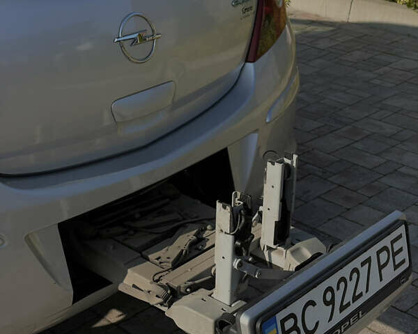 Серый Опель Корса, объемом двигателя 1.3 л и пробегом 228 тыс. км за 4500 $, фото 3 на Automoto.ua