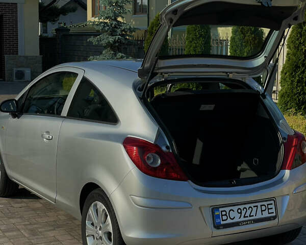 Серый Опель Корса, объемом двигателя 1.3 л и пробегом 228 тыс. км за 4500 $, фото 2 на Automoto.ua