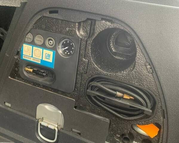 Серый Опель Корса, объемом двигателя 1 л и пробегом 130 тыс. км за 4200 $, фото 6 на Automoto.ua