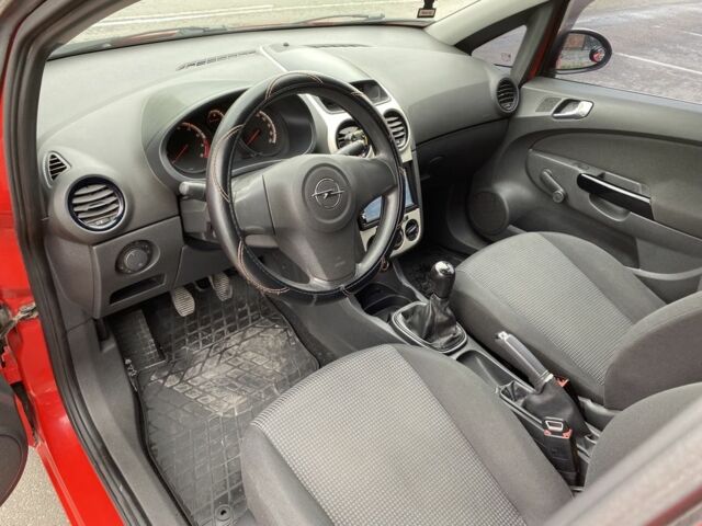 Серый Опель Корса, объемом двигателя 1 л и пробегом 220 тыс. км за 4000 $, фото 5 на Automoto.ua