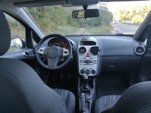 Серый Опель Корса, объемом двигателя 1.25 л и пробегом 201 тыс. км за 3900 $, фото 11 на Automoto.ua