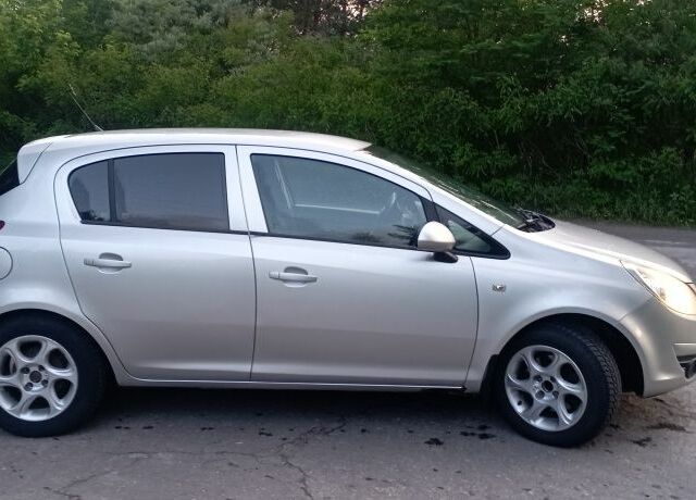 Серый Опель Корса, объемом двигателя 1.2 л и пробегом 330 тыс. км за 3600 $, фото 2 на Automoto.ua