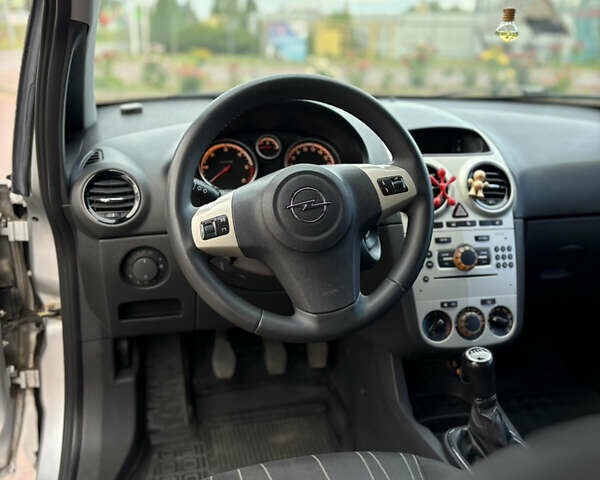Сірий Опель Корса, об'ємом двигуна 1.2 л та пробігом 214 тис. км за 4800 $, фото 35 на Automoto.ua