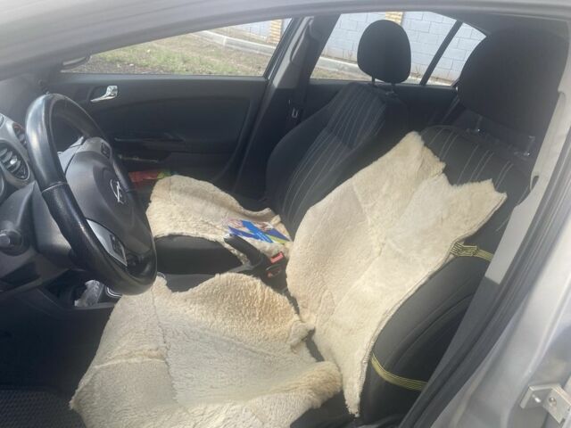 Серый Опель Корса, объемом двигателя 1.2 л и пробегом 290 тыс. км за 4500 $, фото 6 на Automoto.ua