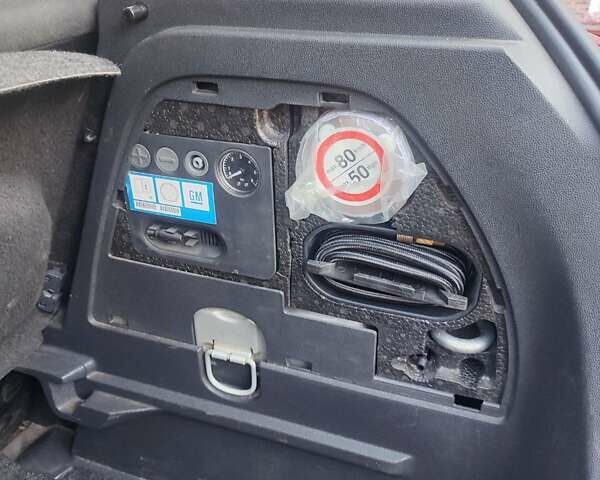 Серый Опель Корса, объемом двигателя 1 л и пробегом 168 тыс. км за 4500 $, фото 18 на Automoto.ua