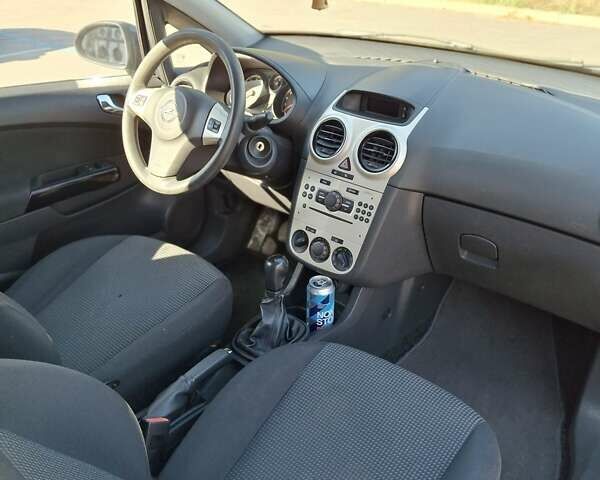 Опель Корса 2009 в Чернигове на Automoto.ua Серый Опель Корса, объемом двигателя 1 л и пробегом 115 тыс. км за 4500 $, фото 8 на Automoto.ua