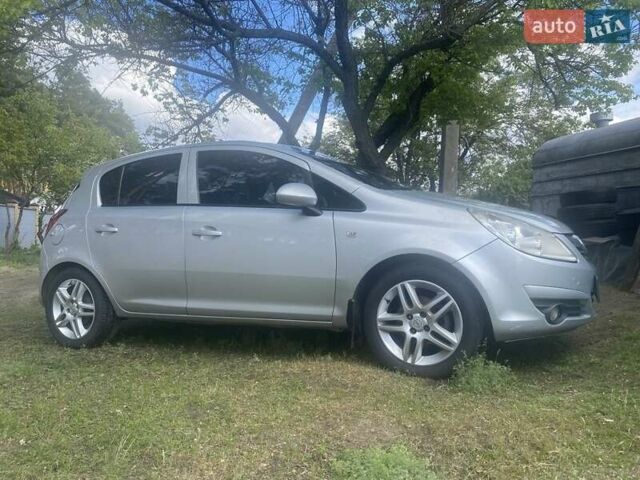 Серый Опель Корса, объемом двигателя 1.2 л и пробегом 290 тыс. км за 4500 $, фото 6 на Automoto.ua