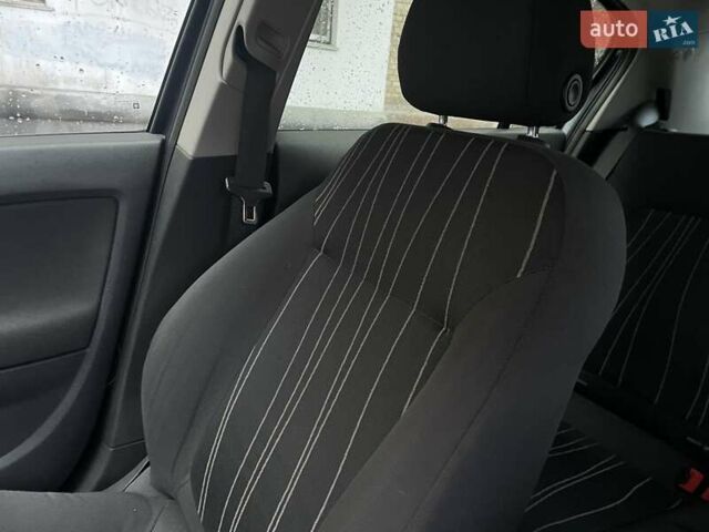 Серый Опель Корса, объемом двигателя 1.3 л и пробегом 304 тыс. км за 4000 $, фото 1 на Automoto.ua