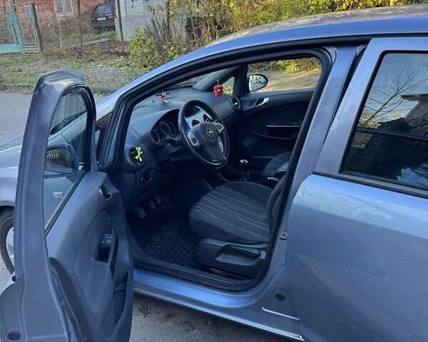 Серый Опель Корса, объемом двигателя 1.25 л и пробегом 265 тыс. км за 4000 $, фото 8 на Automoto.ua