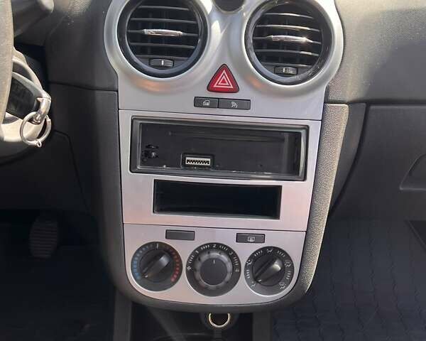 Серый Опель Корса, объемом двигателя 1.23 л и пробегом 117 тыс. км за 4700 $, фото 38 на Automoto.ua