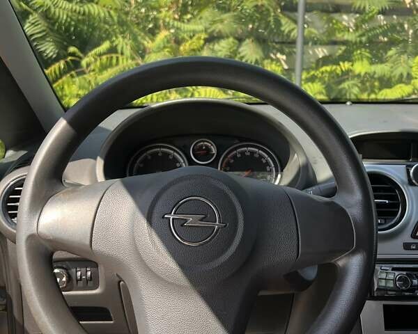 Серый Опель Корса, объемом двигателя 1.23 л и пробегом 117 тыс. км за 4700 $, фото 18 на Automoto.ua