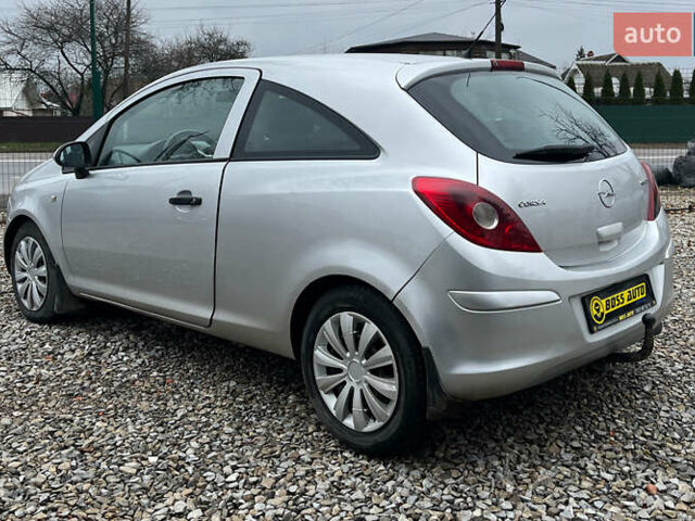 Серый Опель Корса, объемом двигателя 1.25 л и пробегом 265 тыс. км за 3800 $, фото 4 на Automoto.ua