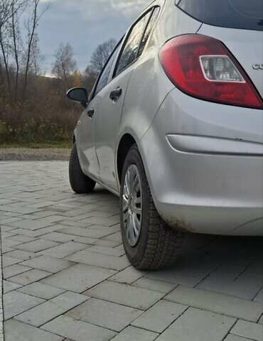 Серый Опель Корса, объемом двигателя 1.3 л и пробегом 242 тыс. км за 4700 $, фото 3 на Automoto.ua