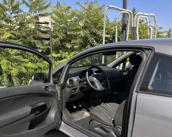 Серый Опель Корса, объемом двигателя 1.23 л и пробегом 117 тыс. км за 4700 $, фото 15 на Automoto.ua