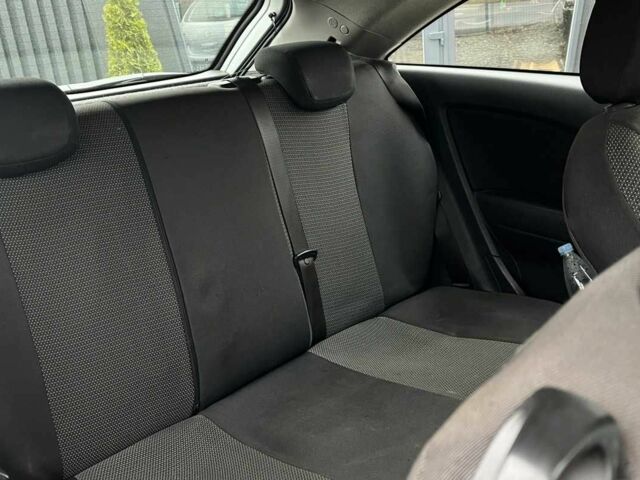 Сірий Опель Корса, об'ємом двигуна 1.3 л та пробігом 265 тис. км за 3999 $, фото 14 на Automoto.ua