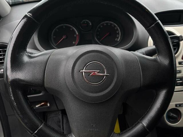 Сірий Опель Корса, об'ємом двигуна 1.3 л та пробігом 265 тис. км за 3999 $, фото 9 на Automoto.ua