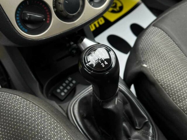 Сірий Опель Корса, об'ємом двигуна 1.3 л та пробігом 265 тис. км за 3999 $, фото 11 на Automoto.ua