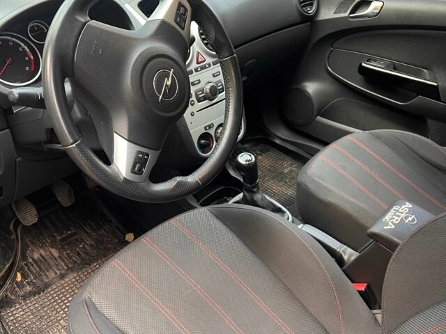 Серый Опель Корса, объемом двигателя 1.4 л и пробегом 206 тыс. км за 6150 $, фото 4 на Automoto.ua