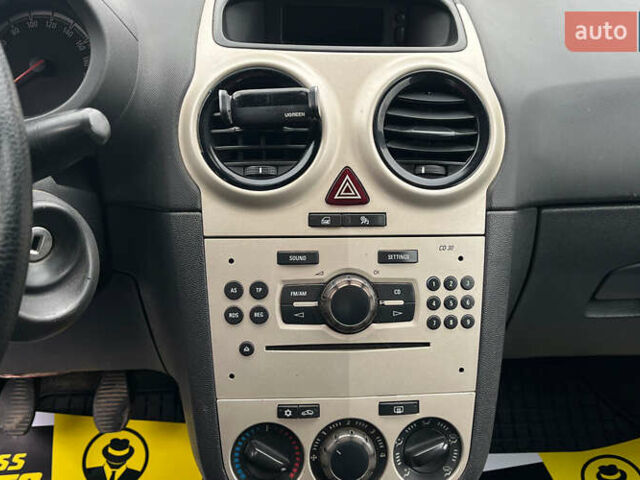 Серый Опель Корса, объемом двигателя 1.25 л и пробегом 265 тыс. км за 3999 $, фото 10 на Automoto.ua