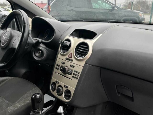 Сірий Опель Корса, об'ємом двигуна 1.3 л та пробігом 265 тис. км за 3999 $, фото 8 на Automoto.ua