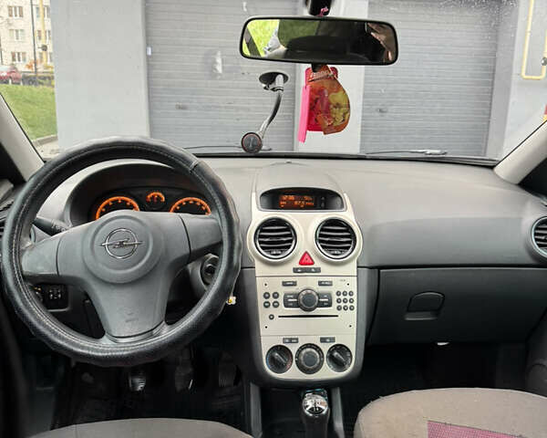 Серый Опель Корса, объемом двигателя 1.4 л и пробегом 247 тыс. км за 4800 $, фото 5 на Automoto.ua