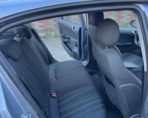 Серый Опель Корса, объемом двигателя 1.25 л и пробегом 265 тыс. км за 4000 $, фото 4 на Automoto.ua