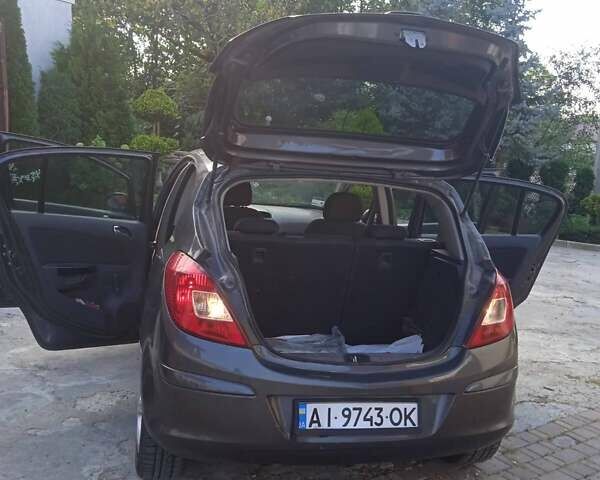 Серый Опель Корса, объемом двигателя 1.2 л и пробегом 255 тыс. км за 5400 $, фото 3 на Automoto.ua