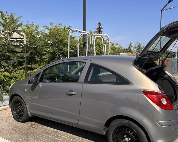 Серый Опель Корса, объемом двигателя 1.23 л и пробегом 117 тыс. км за 4700 $, фото 2 на Automoto.ua