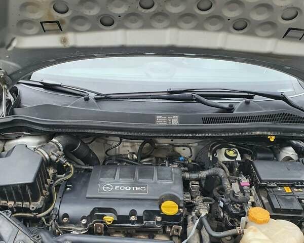 Серый Опель Корса, объемом двигателя 1.23 л и пробегом 213 тыс. км за 4450 $, фото 13 на Automoto.ua