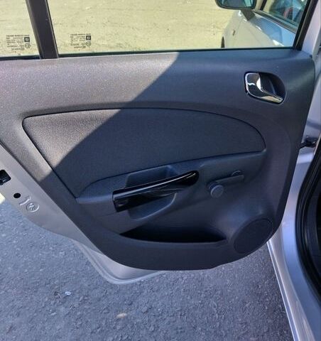 Серый Опель Корса, объемом двигателя 1.4 л и пробегом 218 тыс. км за 7000 $, фото 18 на Automoto.ua