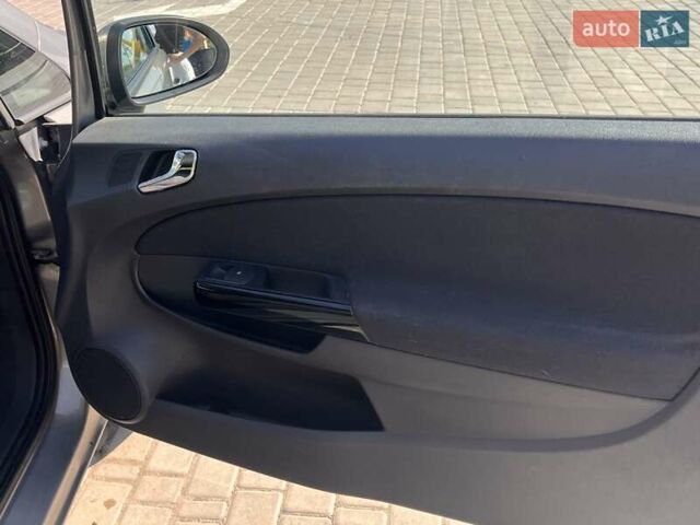 Серый Опель Корса, объемом двигателя 1.23 л и пробегом 117 тыс. км за 4700 $, фото 33 на Automoto.ua