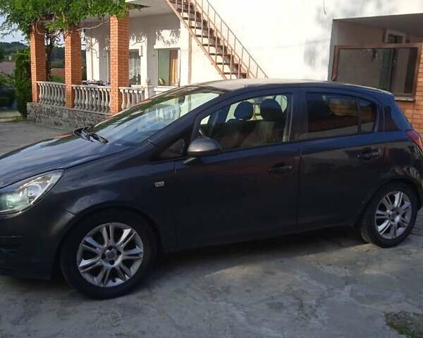 Серый Опель Корса, объемом двигателя 1.2 л и пробегом 255 тыс. км за 5400 $, фото 1 на Automoto.ua