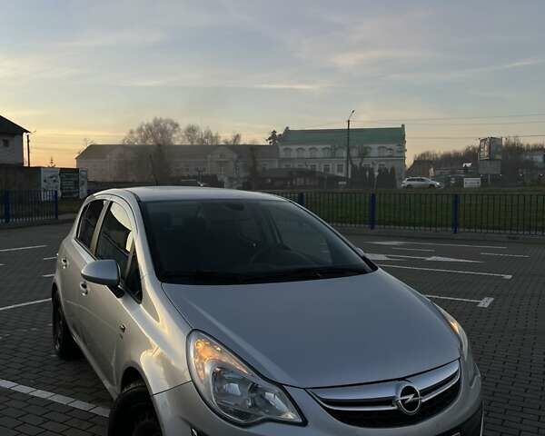 Сірий Опель Корса, об'ємом двигуна 1.36 л та пробігом 207 тис. км за 5500 $, фото 13 на Automoto.ua
