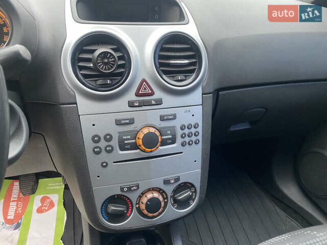 Сірий Опель Корса, об'ємом двигуна 1.25 л та пробігом 260 тис. км за 4750 $, фото 6 на Automoto.ua