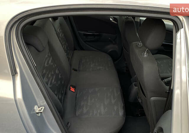 Сірий Опель Корса, об'ємом двигуна 0 л та пробігом 185 тис. км за 5899 $, фото 24 на Automoto.ua