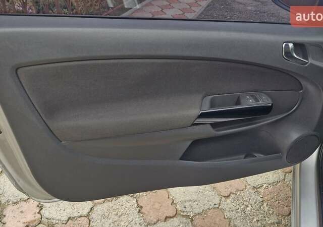 Серый Опель Корса, объемом двигателя 1.3 л и пробегом 220 тыс. км за 3650 $, фото 16 на Automoto.ua