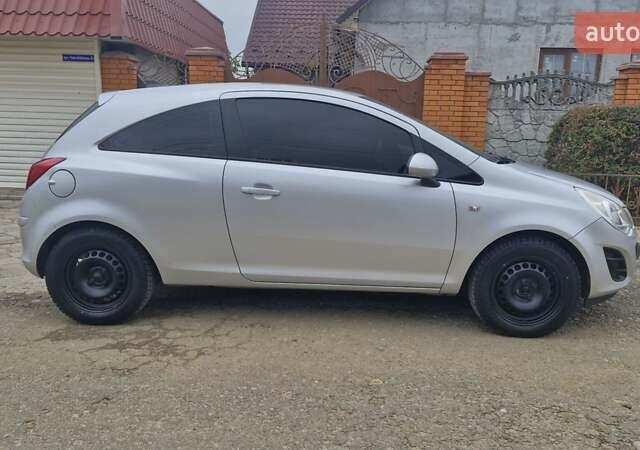 Серый Опель Корса, объемом двигателя 1.3 л и пробегом 220 тыс. км за 3650 $, фото 1 на Automoto.ua