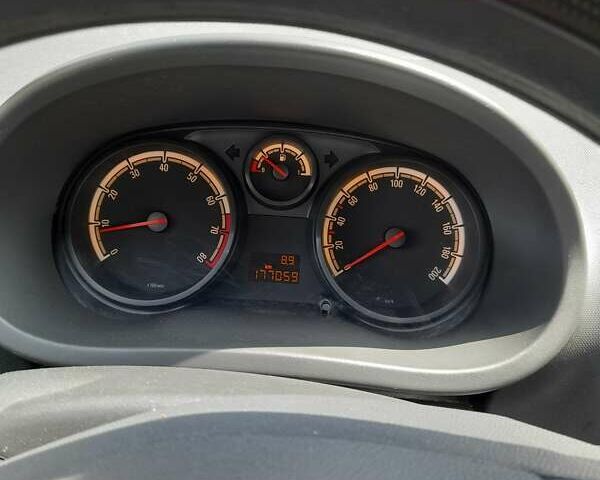 Серый Опель Корса, объемом двигателя 1.4 л и пробегом 177 тыс. км за 5500 $, фото 9 на Automoto.ua