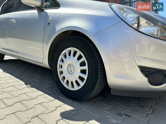 Серый Опель Корса, объемом двигателя 1.23 л и пробегом 189 тыс. км за 5400 $, фото 1 на Automoto.ua