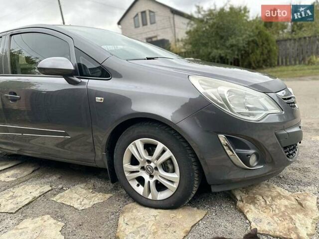 Серый Опель Корса, объемом двигателя 1.25 л и пробегом 250 тыс. км за 4999 $, фото 5 на Automoto.ua