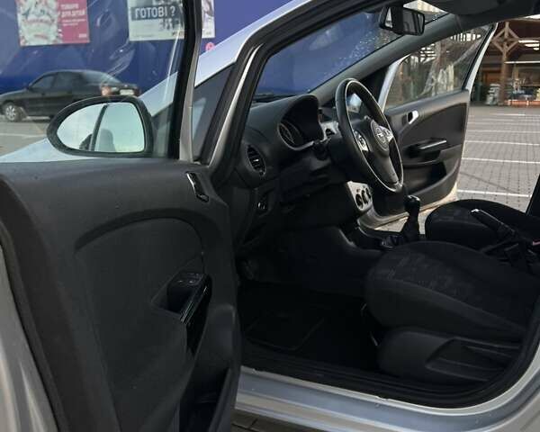 Сірий Опель Корса, об'ємом двигуна 1.36 л та пробігом 207 тис. км за 5500 $, фото 21 на Automoto.ua