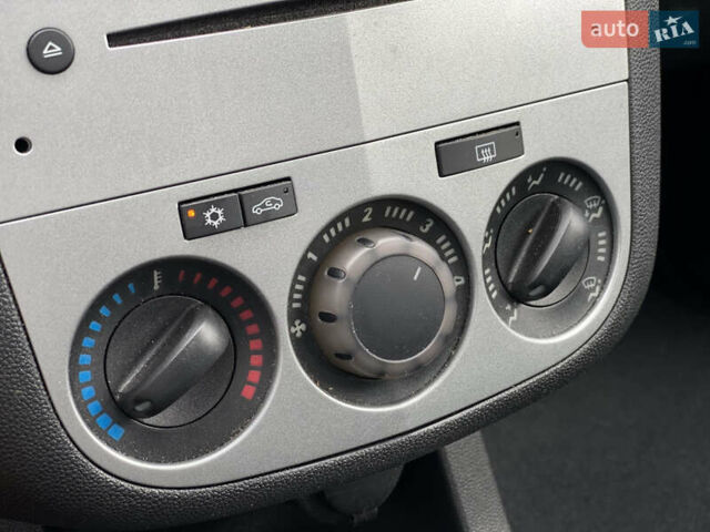 Сірий Опель Корса, об'ємом двигуна 0 л та пробігом 185 тис. км за 5899 $, фото 13 на Automoto.ua