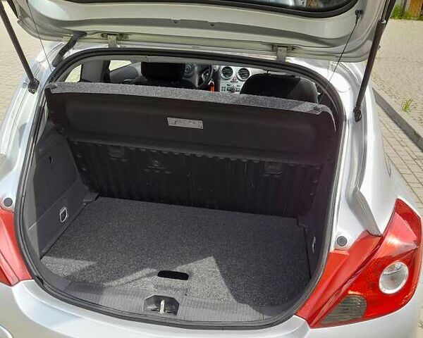 Серый Опель Корса, объемом двигателя 1.4 л и пробегом 177 тыс. км за 5500 $, фото 4 на Automoto.ua